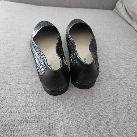 Trotters Liz Women's Sz 11M Black Leather Woven Loafers Flat Shoes - Picture 6 of 7